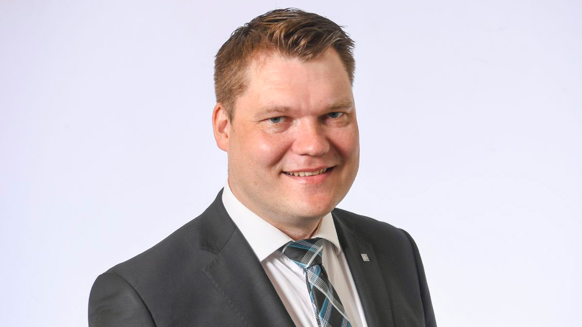 Kasvokuva Mikko Savolasta