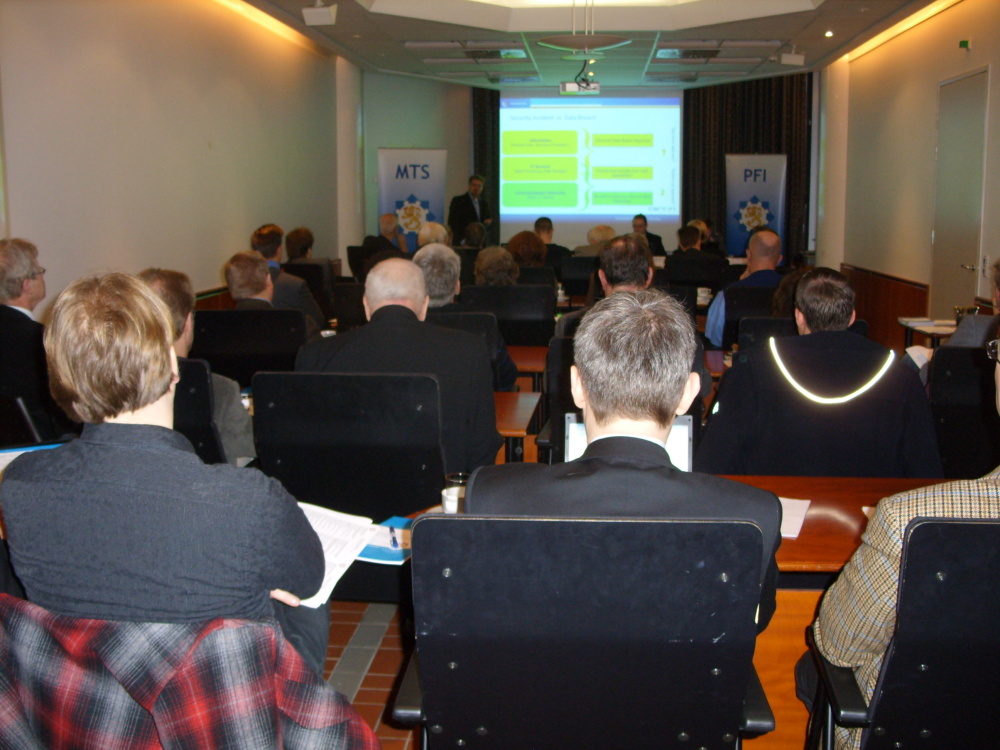 Aammiaisseminaari081211.yleisöä