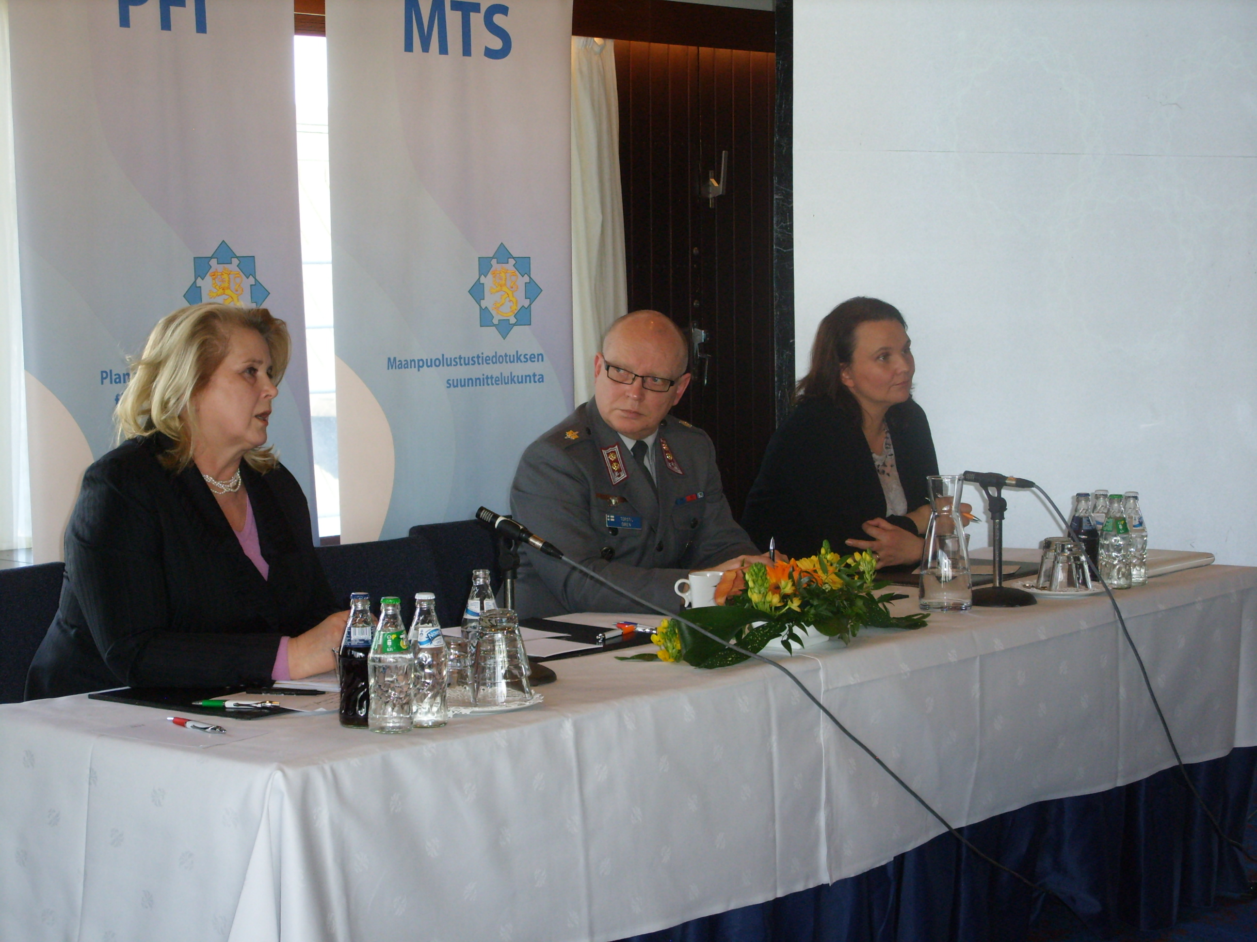 Arja Makkonen Torsti Sirén Hanna Smith MTS 20.3.2014 Ukraina