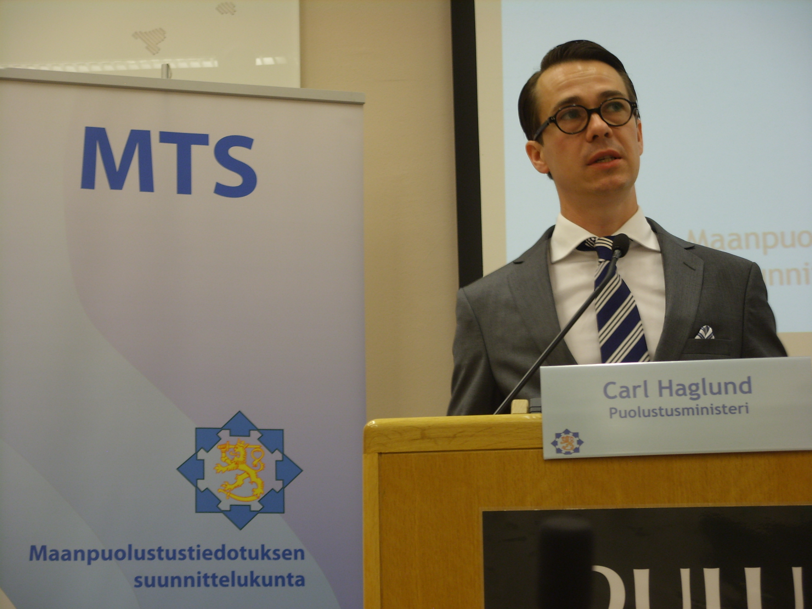 Carl Haglund MTSn yleisötilaisuudessa Oulussa 3.6.2013