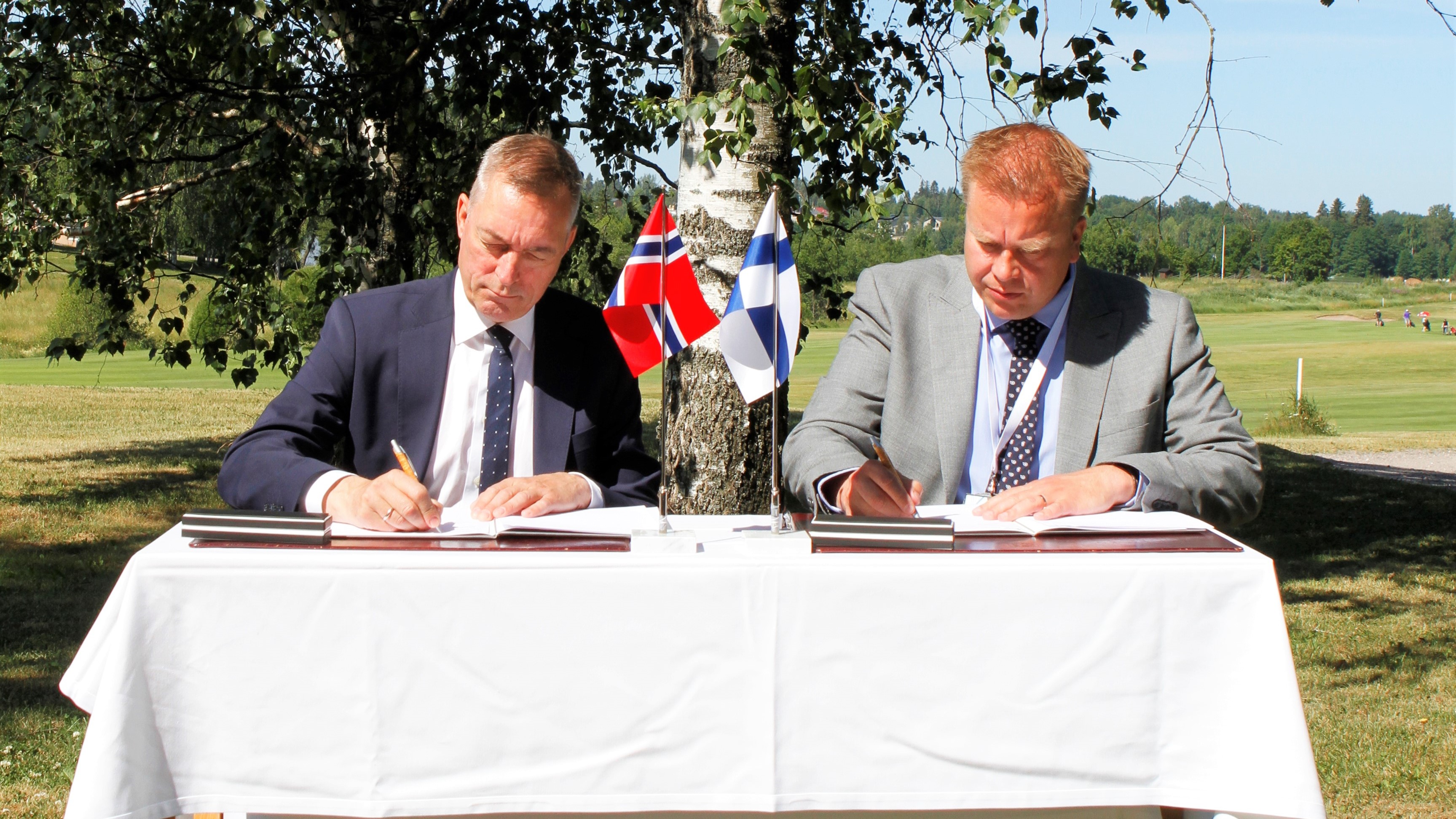 Försvarsministerna Frans Bakke-Jensen and Antti Kaikkonen undertecknade Framework Arrangement in Tuusula, Finland 29.6.2021.