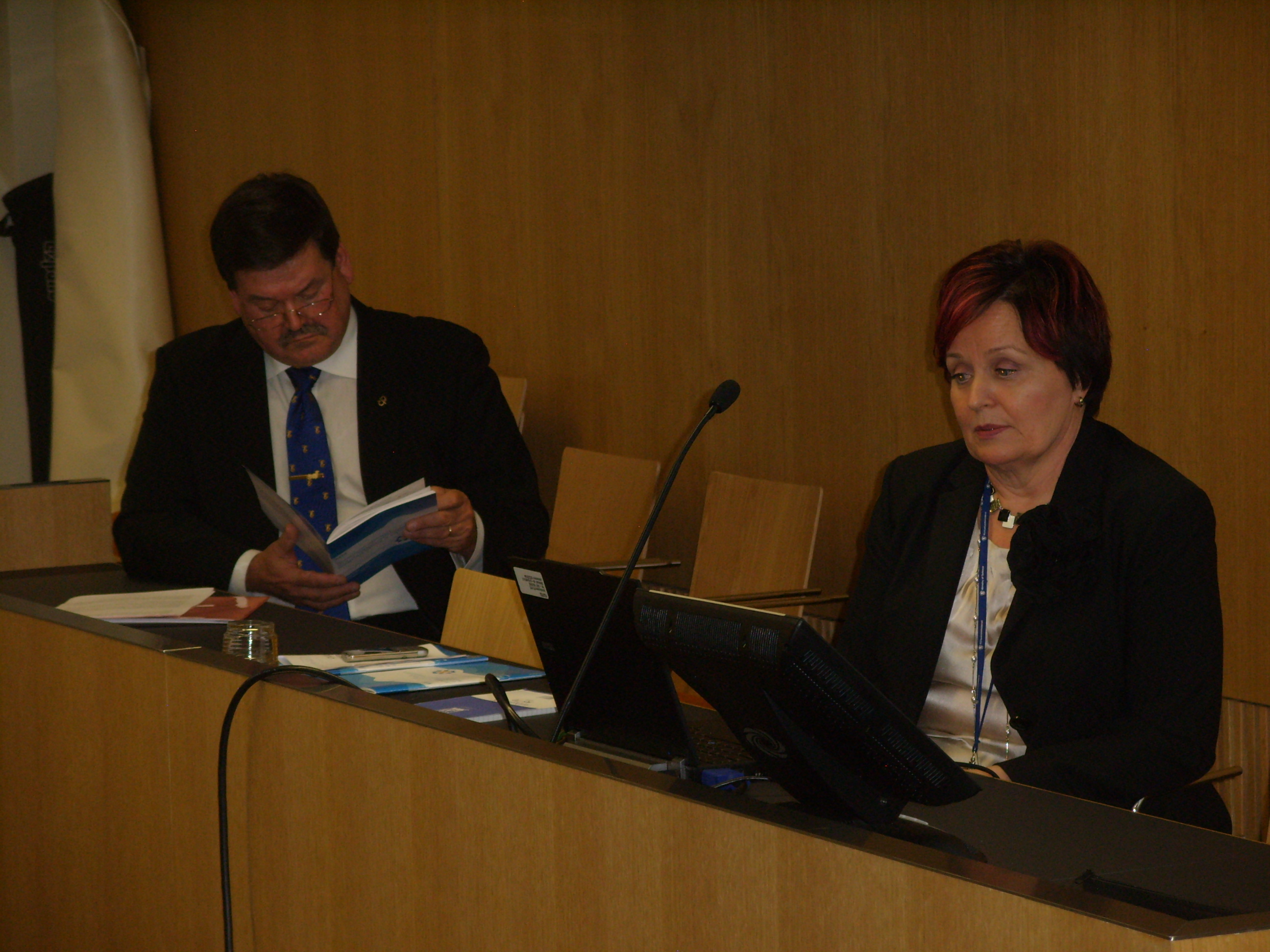 MTSn pj. Esko Kurvinen ja MTSn pääsihteeri Heli Santala 28.11.2012