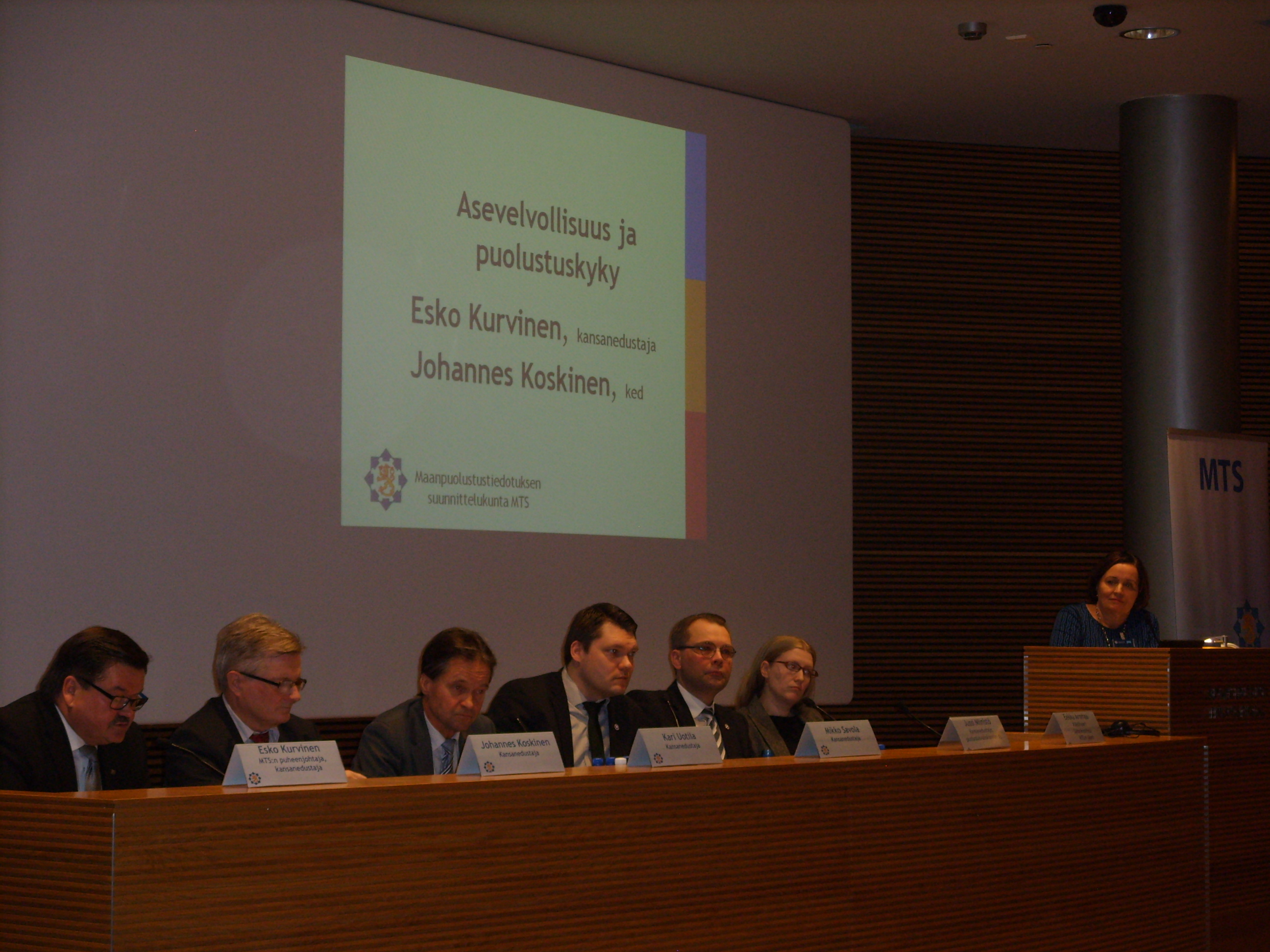 Paneelikeskustelu MTSn asevelvollisuuseminaari 26.2.2014