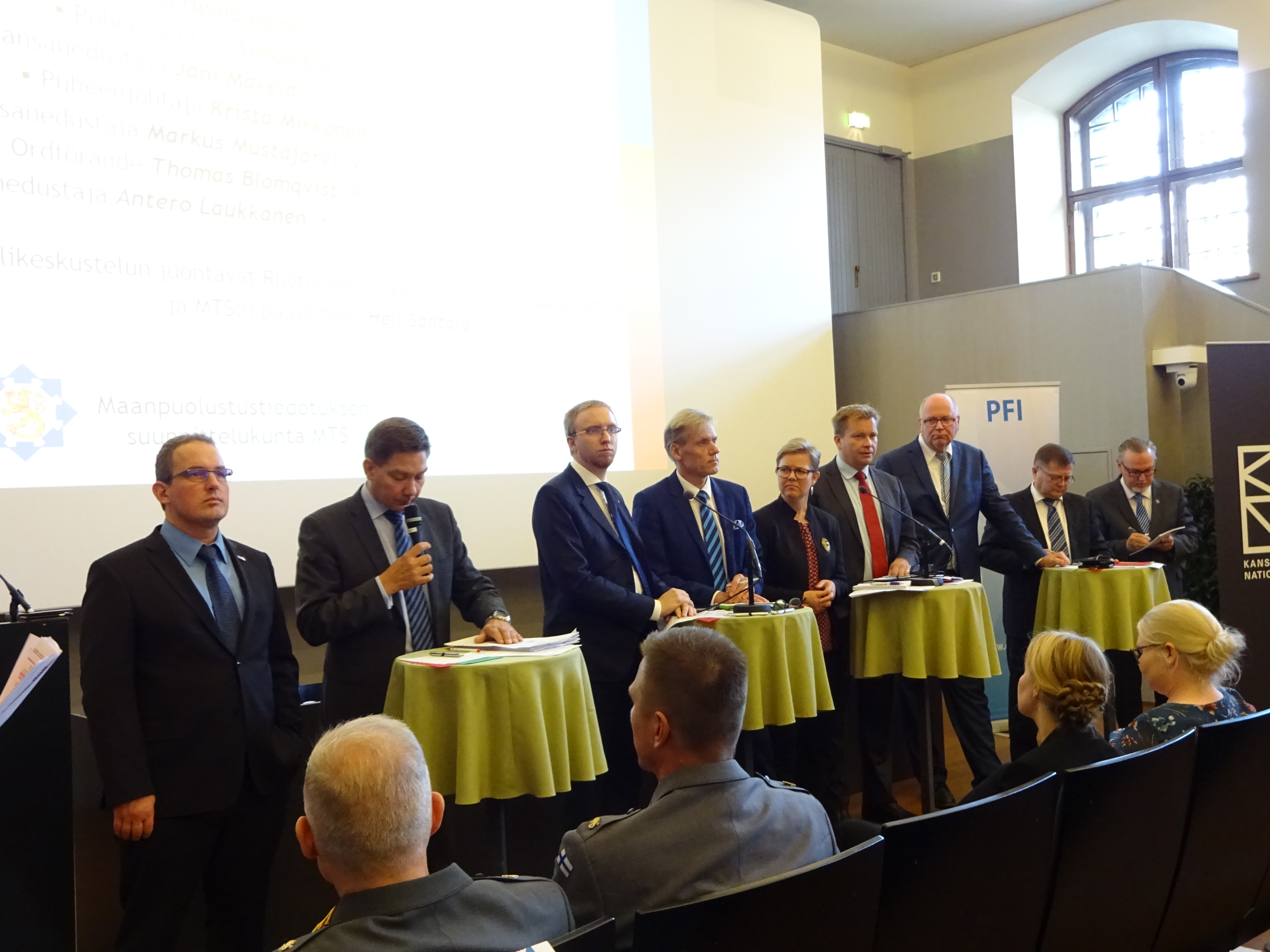 Panelistit MTS 20.9.2019 Asevelvollisuusseminaari