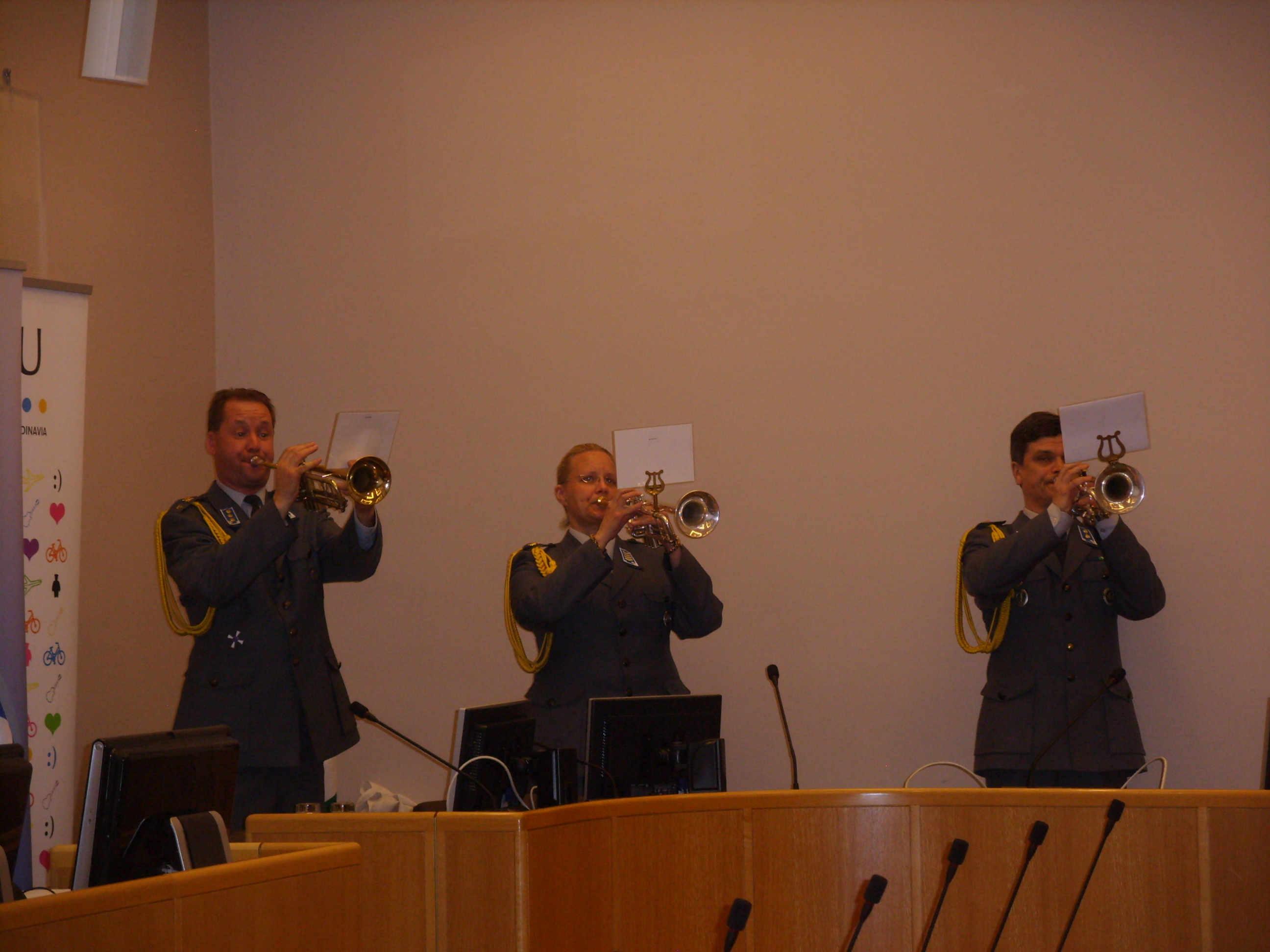 Pohjan Sotilassoittokunnan ryhmä MTS 3.6.2013 Oulun valtuustosalissa