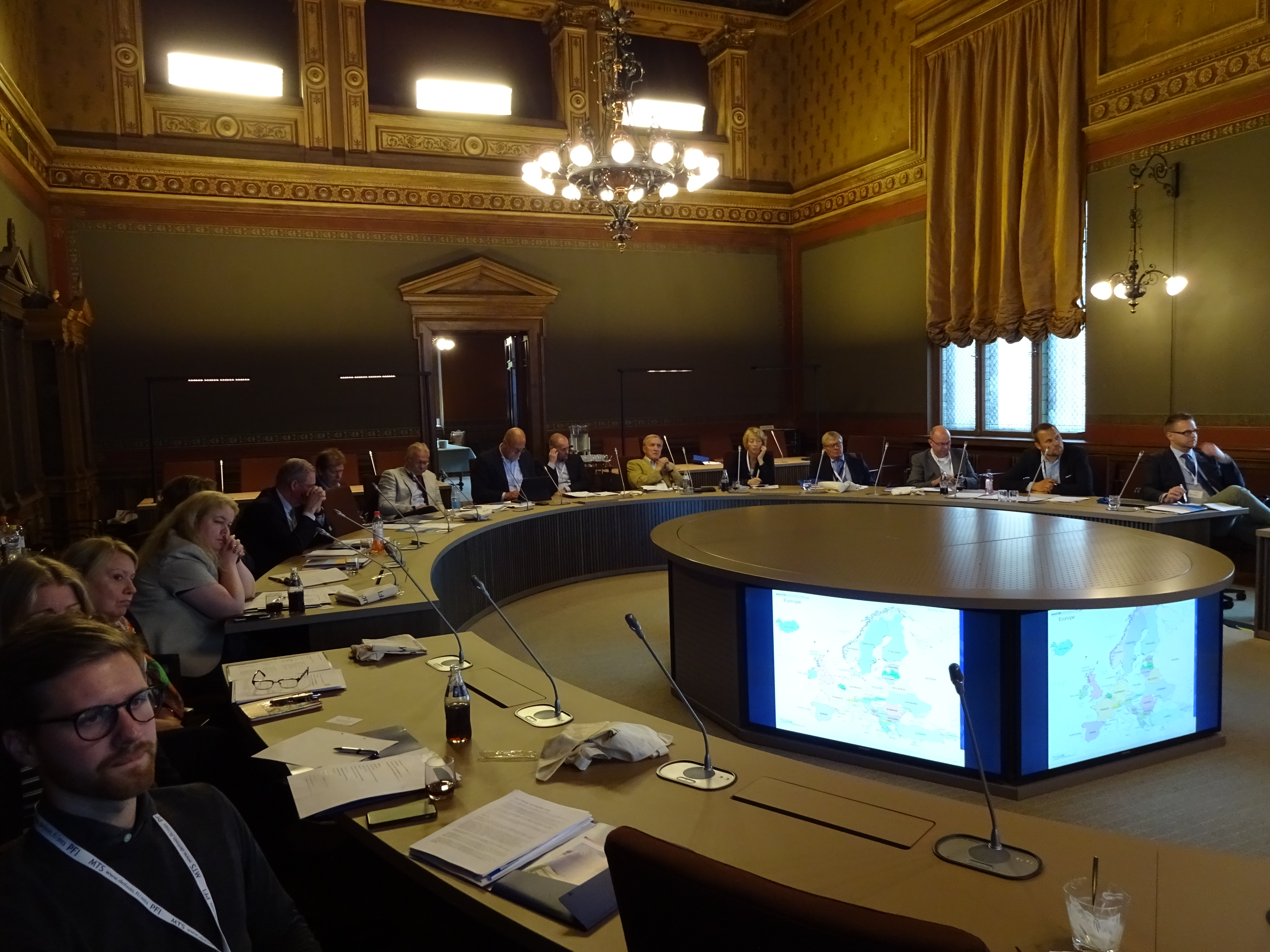 Pohjoismaiseen seminaariin osallistujia Säätytalo 12.6.2017