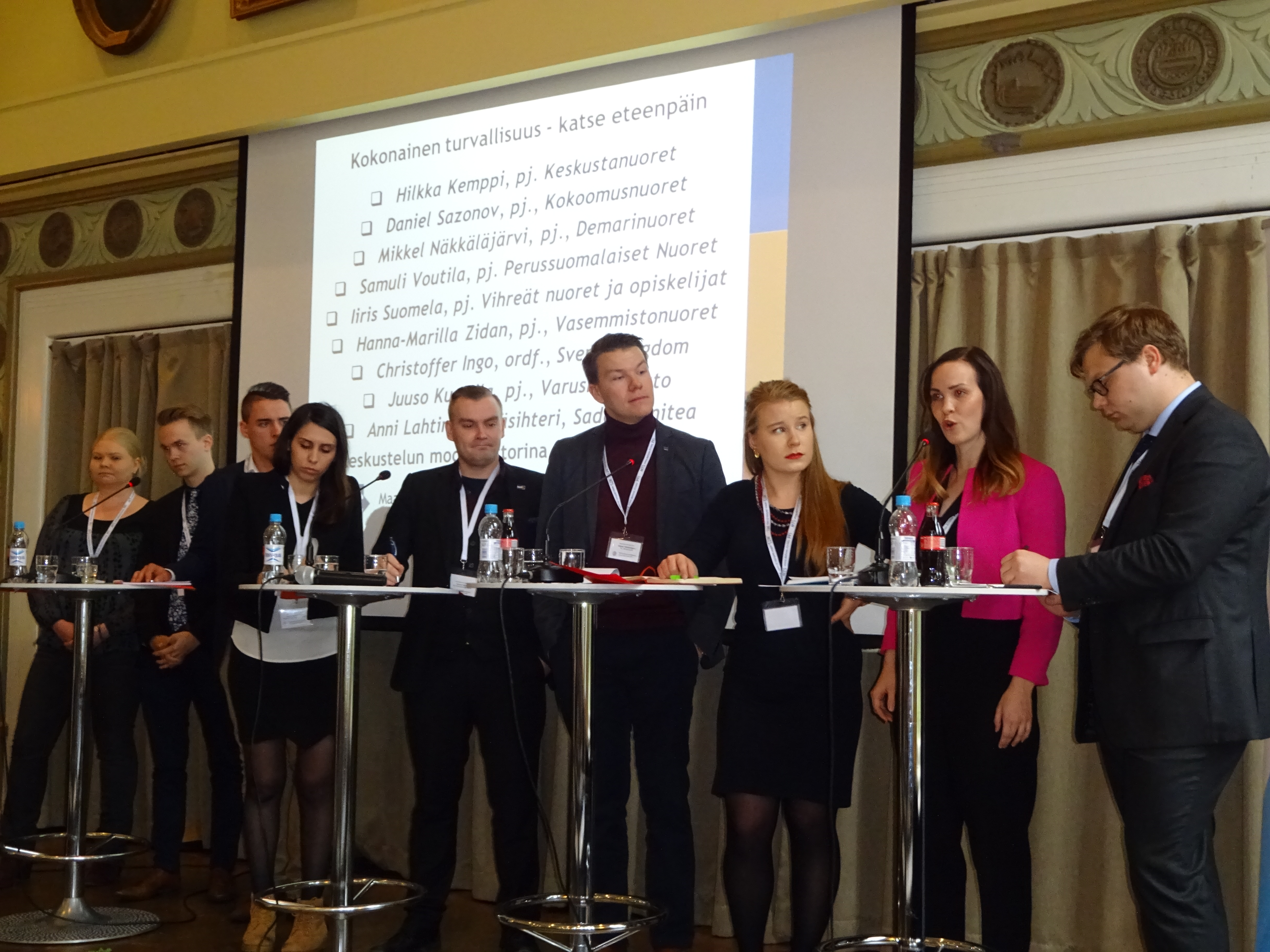 Poliittisten nuorisojärjestöjen, Varusmiesliiton ja Sadankomitean johto 28.9.2017 MTS