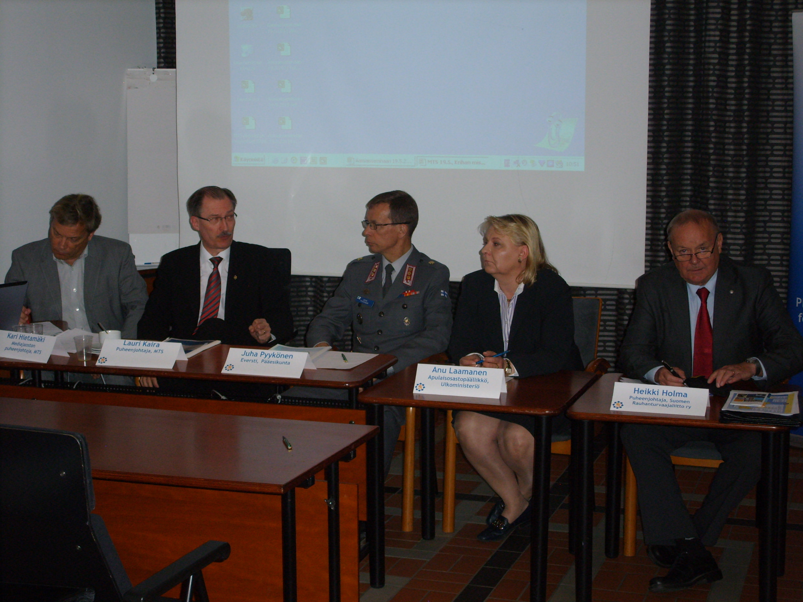 Puheenjohtajisto ja alustajat