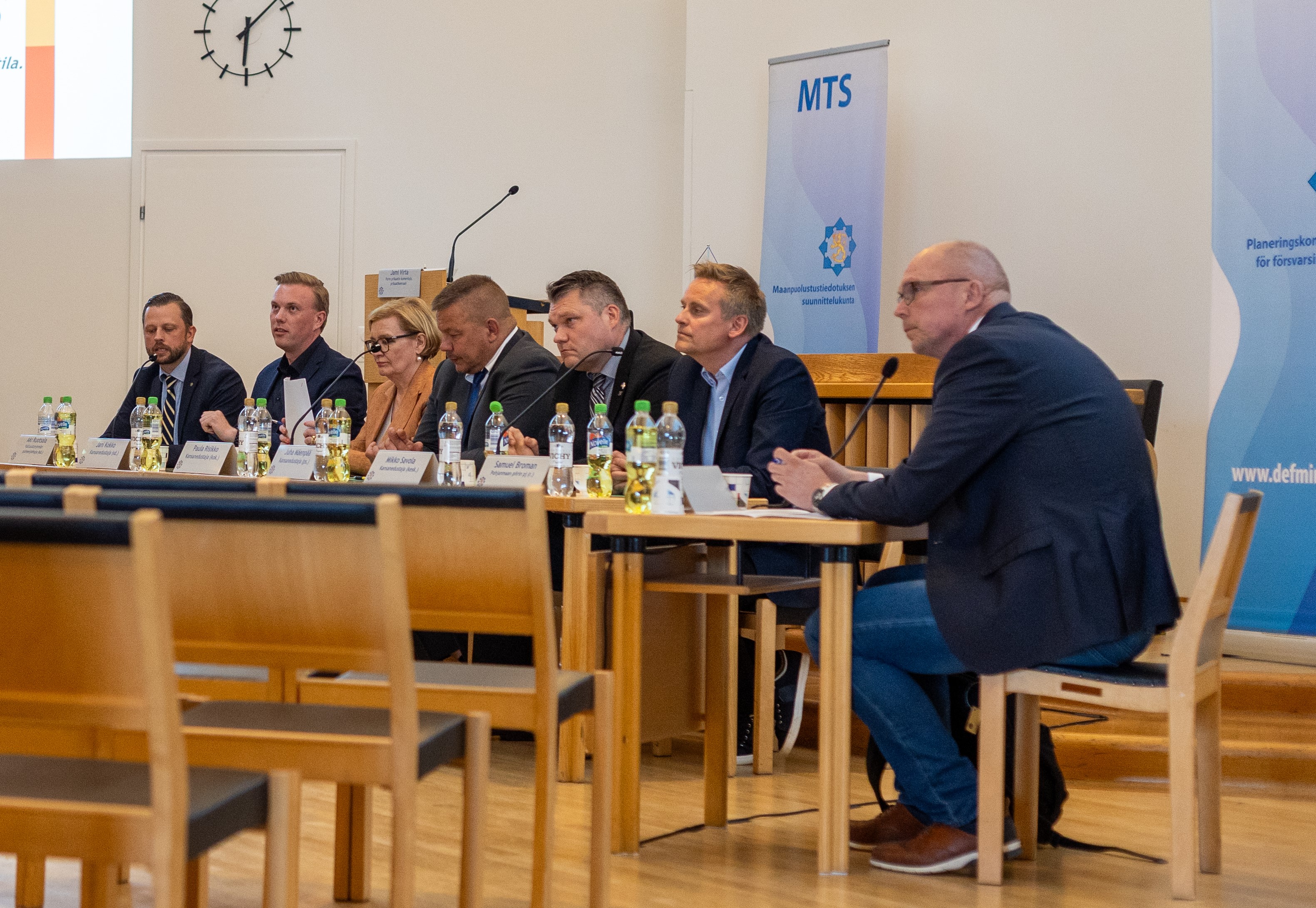 paneelikeskustelu, kuvassa paneelistit