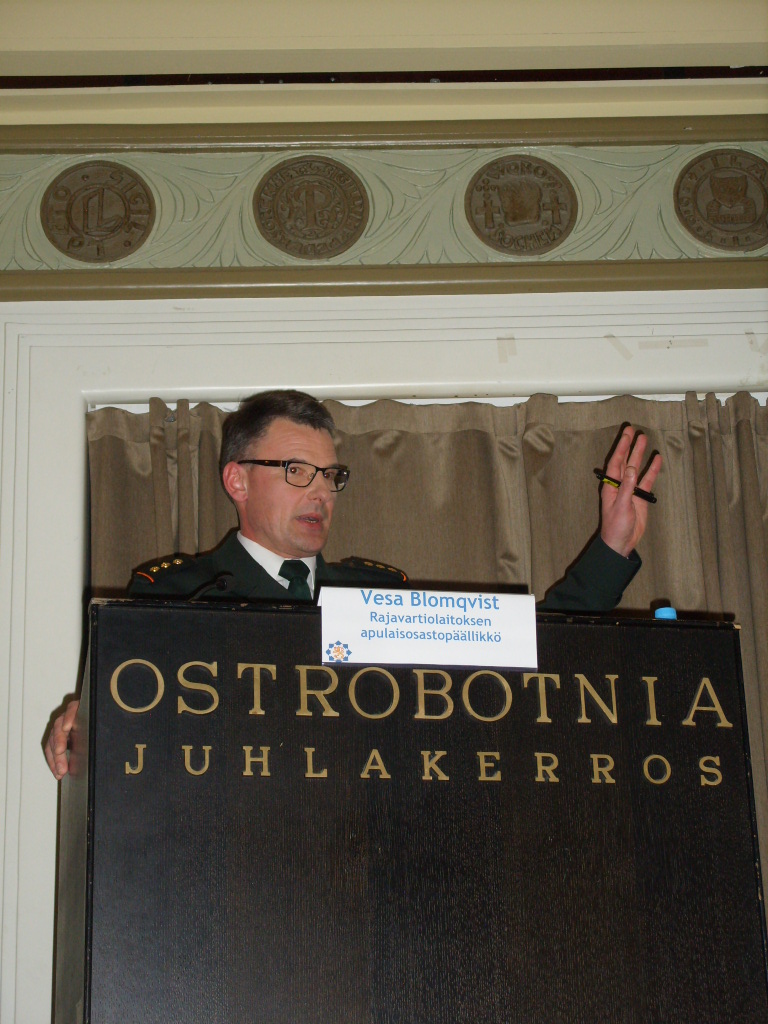 Rajavartiolaitoksen apulaisosastopäällikkö Vesa Blomqvist MTSn Rajaturvallisuusseminaarissa 6.4.2016