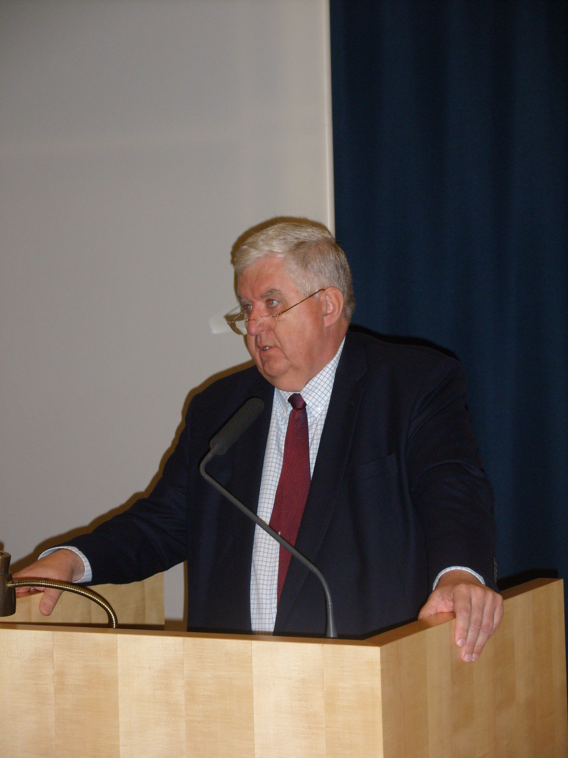 Ruotsin pääkonsuli Jan Nyberg Suomen Pietarin pääkonsulaatissa 25.4.14