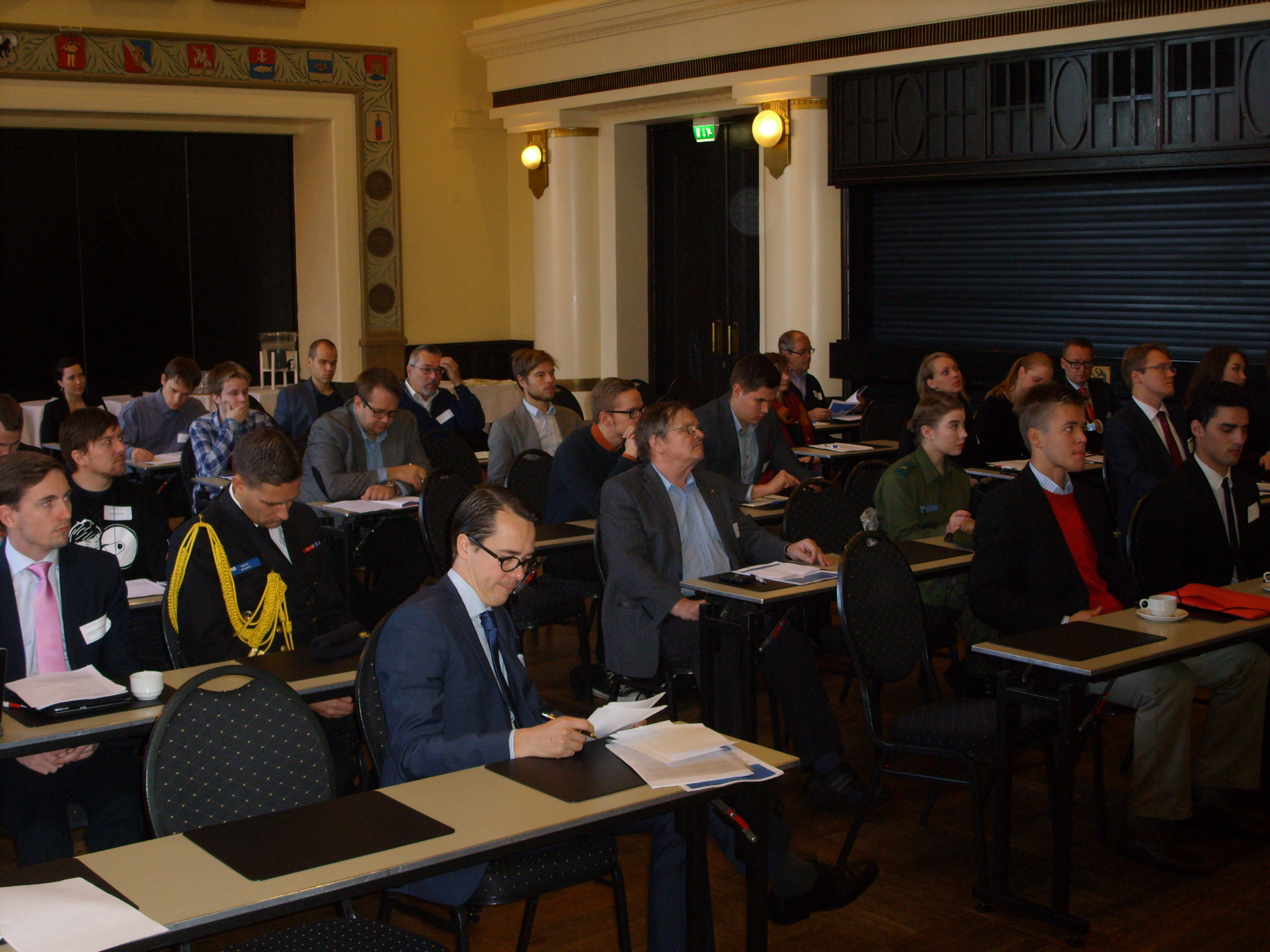 MTS:n Nuorisofoorumin yleisöä