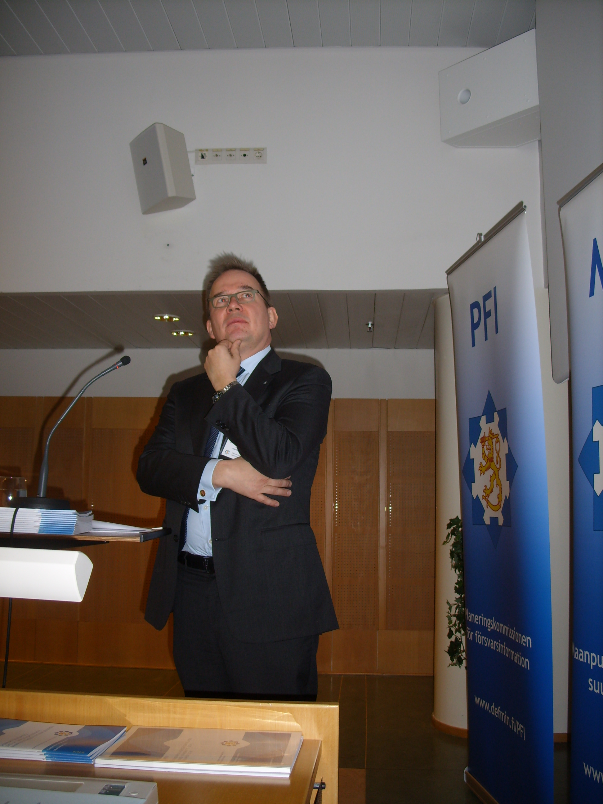 Supon päällikkö Antti Pelttari MTSn journalistiseminaari 13.12.12