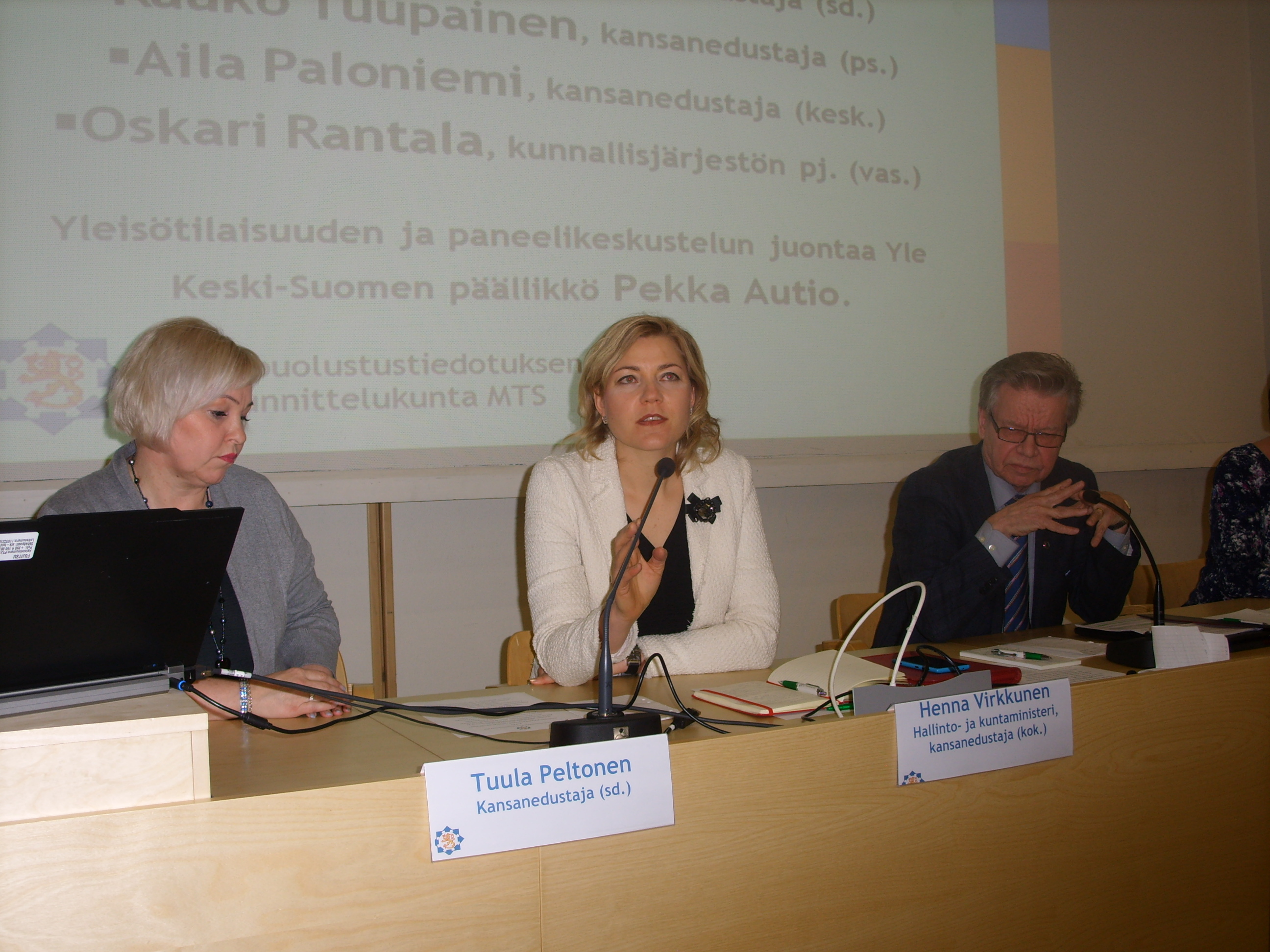 Tuula Peltonen   Henna Virkkunen   Kauko Tuupainen MTS 31.3.14 Jyväskylä