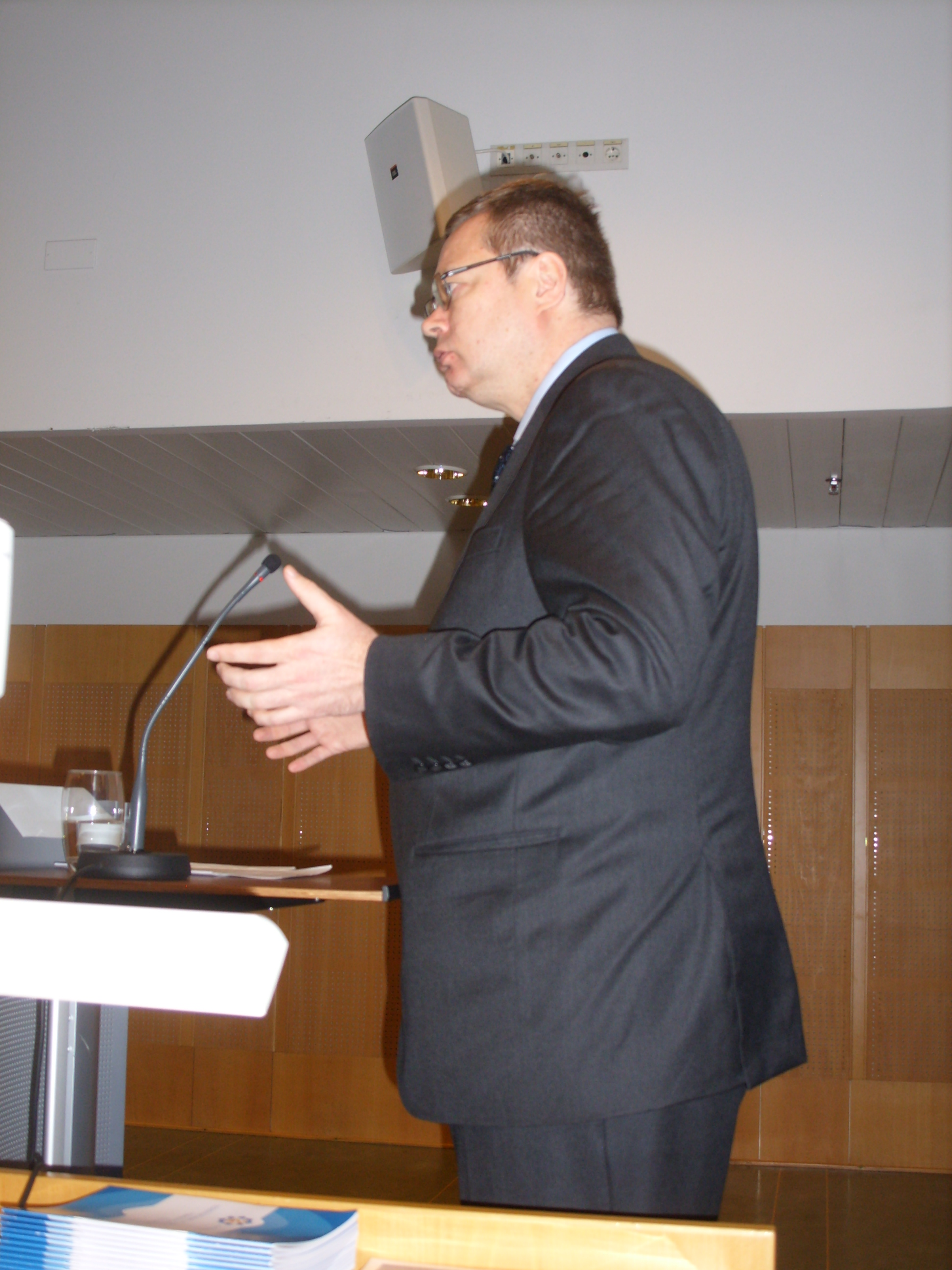 UMn viestintäjohtaja Jouni Mölsä MTSn journalistiseminaari 13.12.12