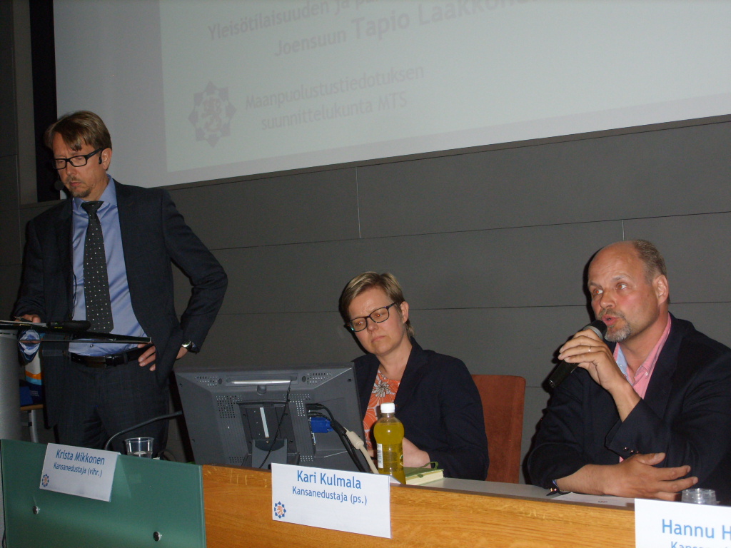 Yle Joensuun Tapio Laakkonen sekä kansanedustajat Krista Mikkonen ja Kari Kulmala_MTS_16.5.2016_Joensuu