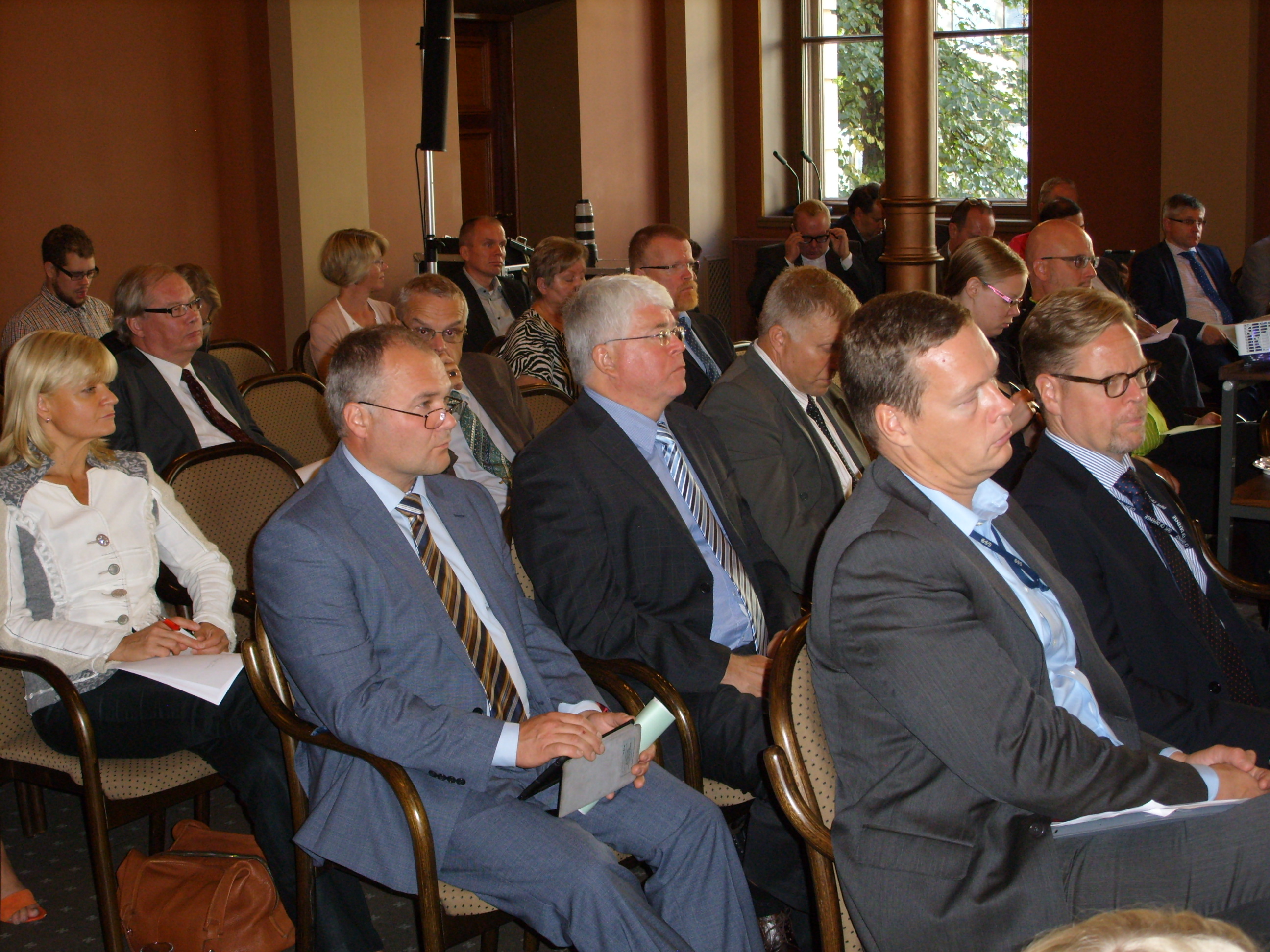 Yleisöä MTS 8.9.2014 Säätytalo