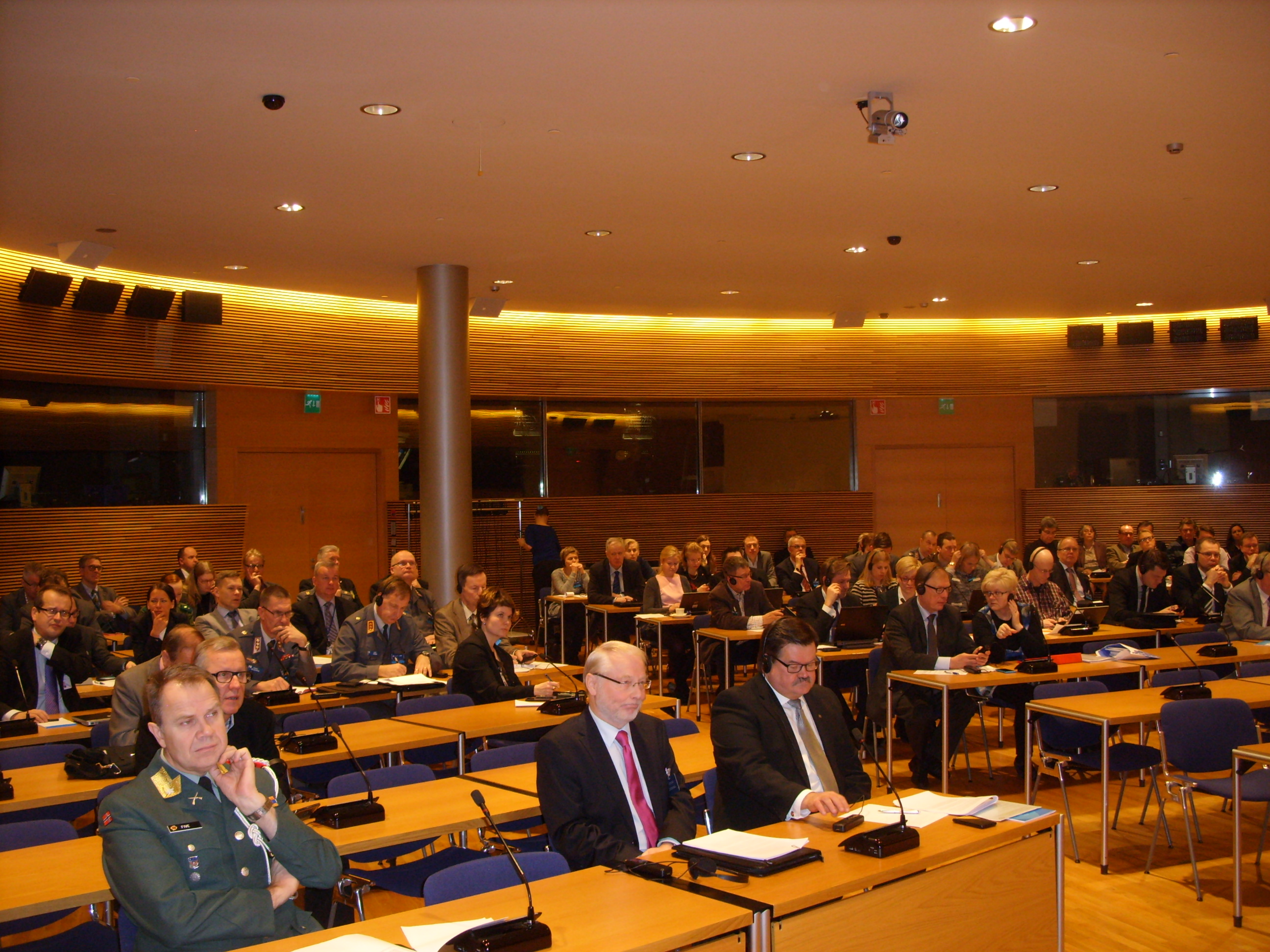 Yleisöä MTSn asevelvollisuusseminaari 26.2.2014