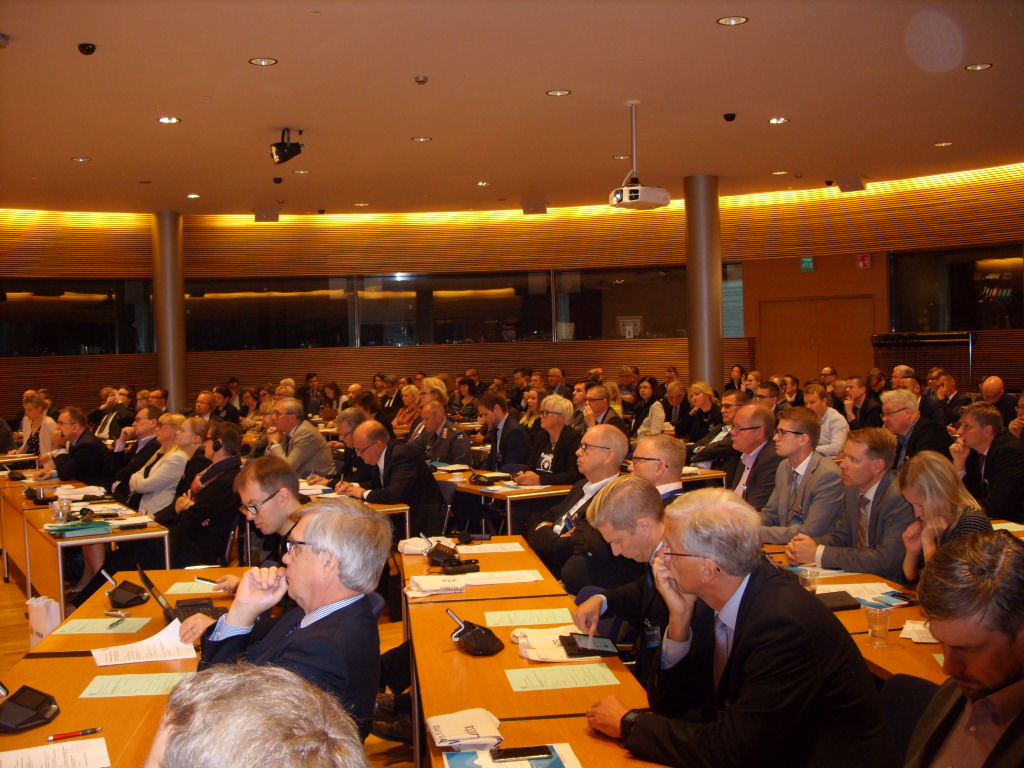 Yleisöä MTSn tiedusteluseminaati 21.9.2016