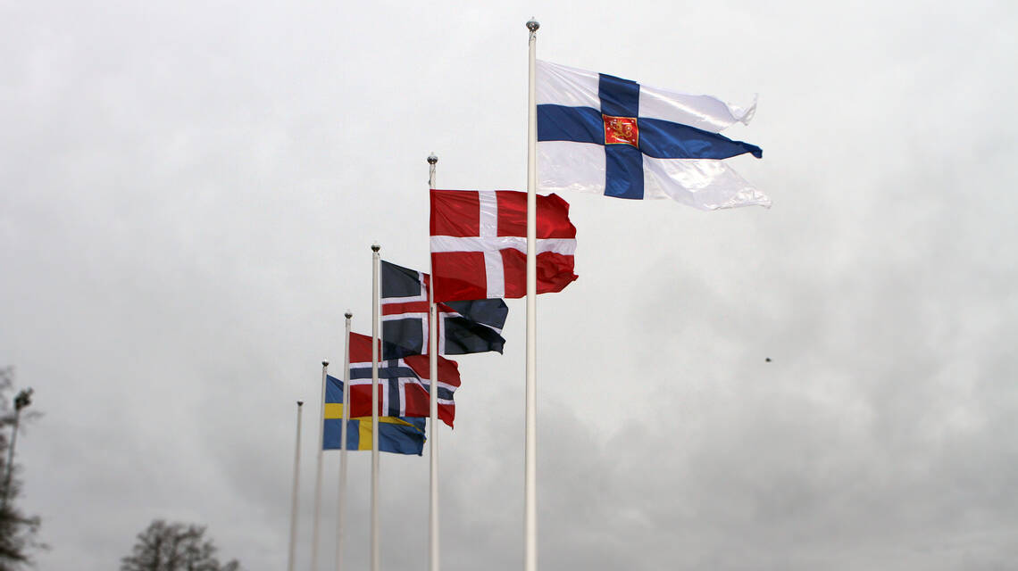 De nordiska flaggorna vajar.