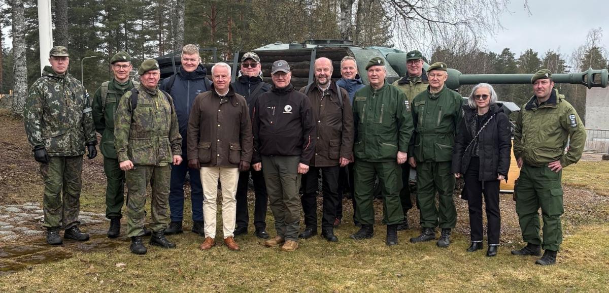 Vapaaehtoisen maanpuolustuksen neuvottelukunta seurantakäynnillä Maanpuolustuskoulutusyhdistyksen VEKARA 2026 ‑harjoituksessa.