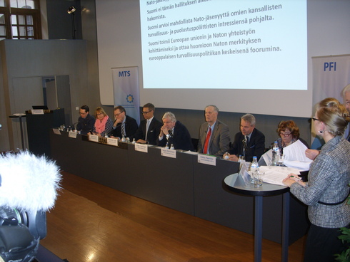 MTSn vaaliseminaarin panelistit 25.2.2015