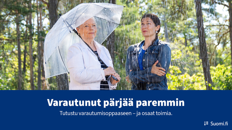 Kuvassa lukee: ”Varautunut pärjää paremmin. Tutustu varautumisoppaaseen – ja osaat toimia”. Kuvassa kaksi naista seisoo vesisateessa. Toinen on varautunut sateenvarjolla, toinen ei.